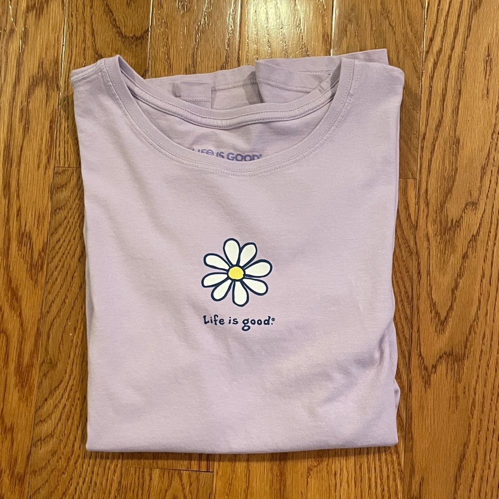Life Is Good Lilac Daisy Graphic Tee and Talbots white shorts - Picture 6 of 12